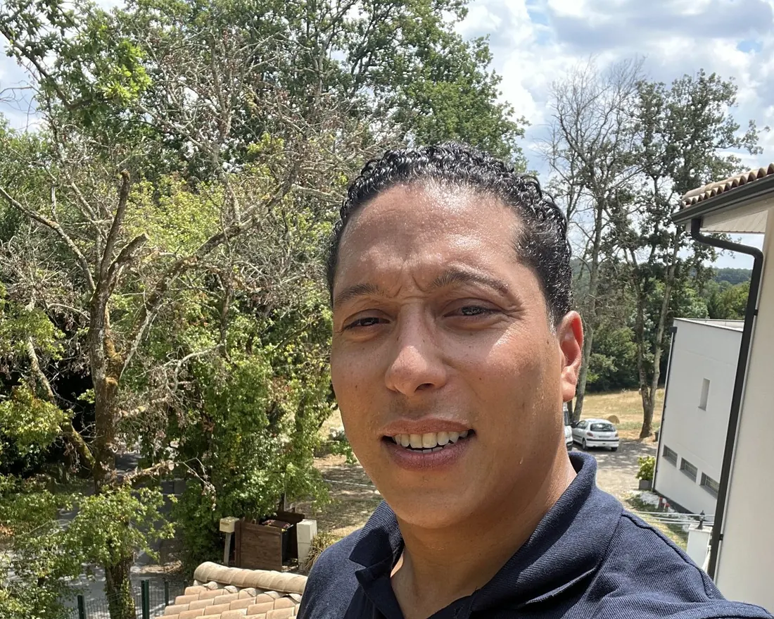 Fabien, fondateur de Bordeaux Borne, sur un chantier en Gironde